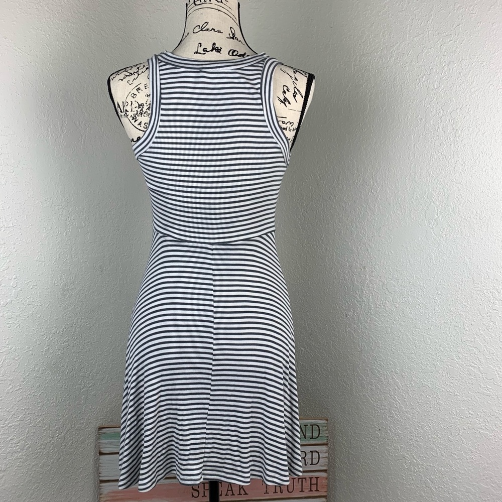Everly Striped Sleeveless Dress Size M - Picture 4 of 6